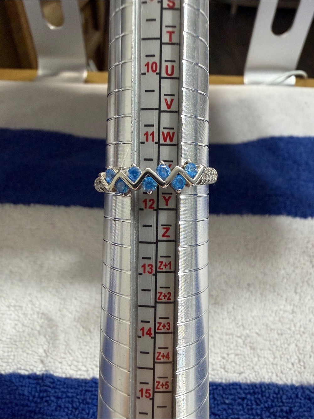 Sterling Silver Blue Gem Zigzag Ring - Blue size 11 1/2